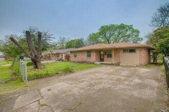 Building Photo - 1125 Templecliff Dr