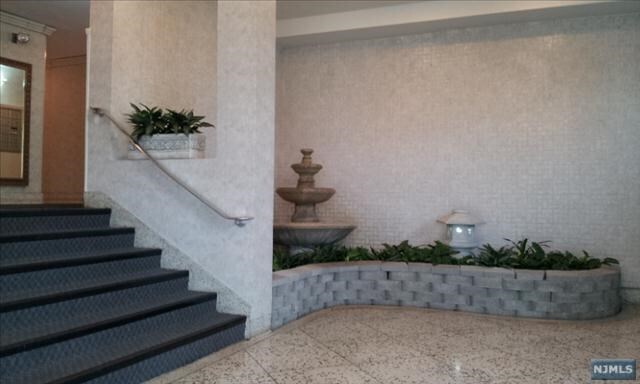 Foto del edificio - 25 Grand Ave