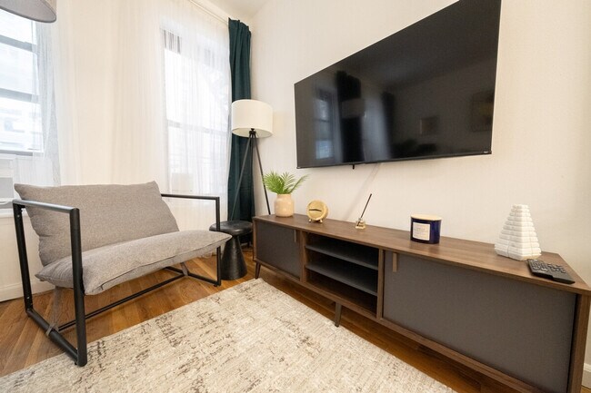 Foto del edificio - 305 E 95th St