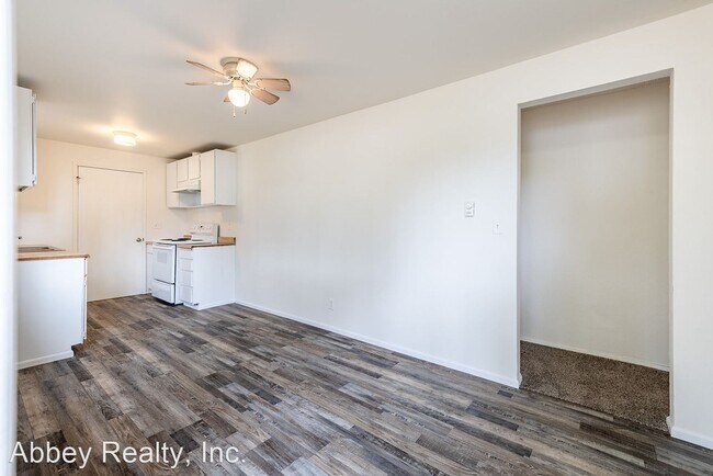 Building Photo - 3 br, 1 bath House - 6710 Falcon Way NE