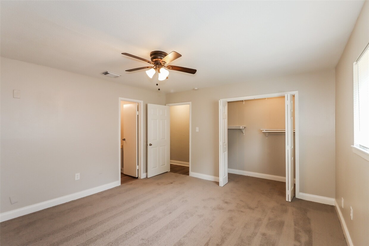 Primary Photo - 10531 Mills Walk Dr