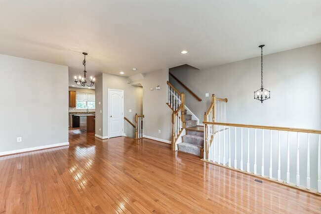 Building Photo - Stunning 3Bd/3.5Bth TH in the Serene Grove...