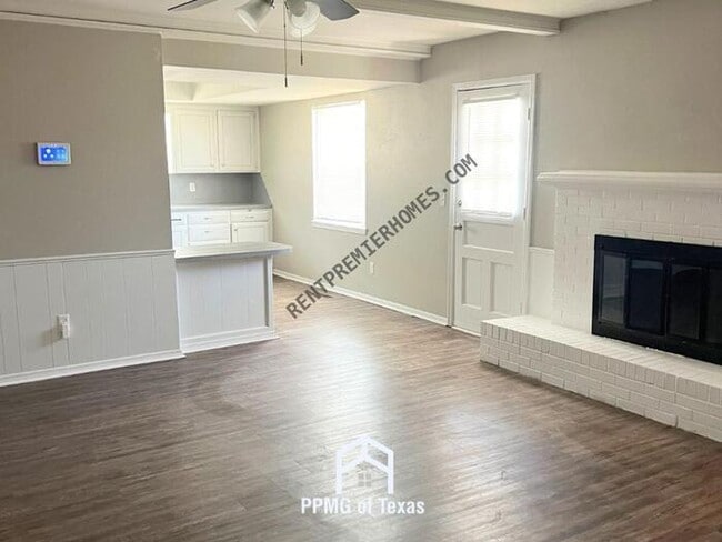 Photo - 10904 N Linn Ave House