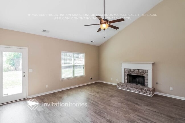 Building Photo - 2055 Hydrangea Ln