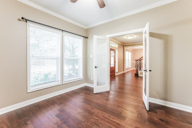 Building Photo - 411 S Cypress Estates Cir