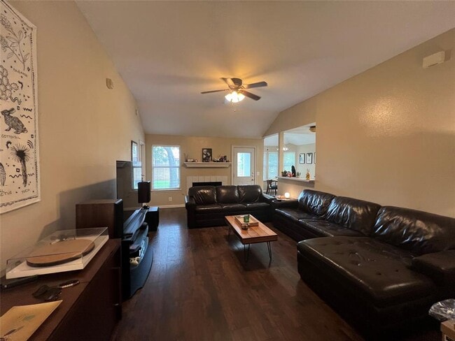 Foto del edificio - 14515 Fitzgibbon Dr