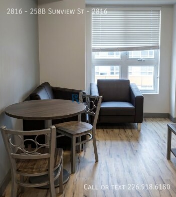 Building Photo - 258B-258B Sunview St
