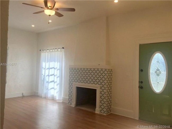 Building Photo - 527 W 46th St