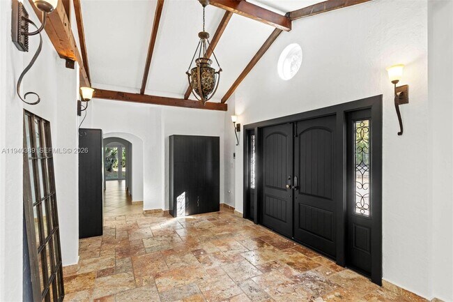 Foto del edificio - 7975 Sunset Dr