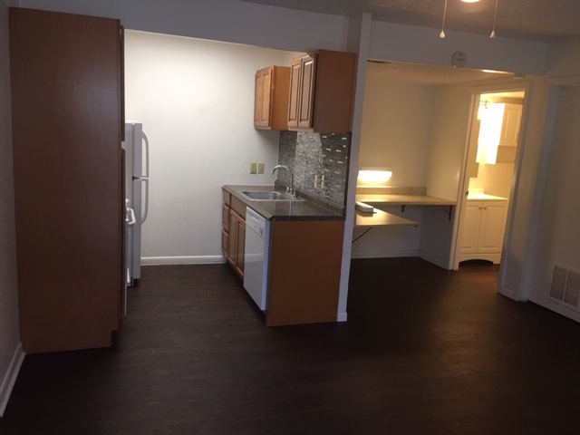 Kitchen and study/dining combo - 2812 Nueces St