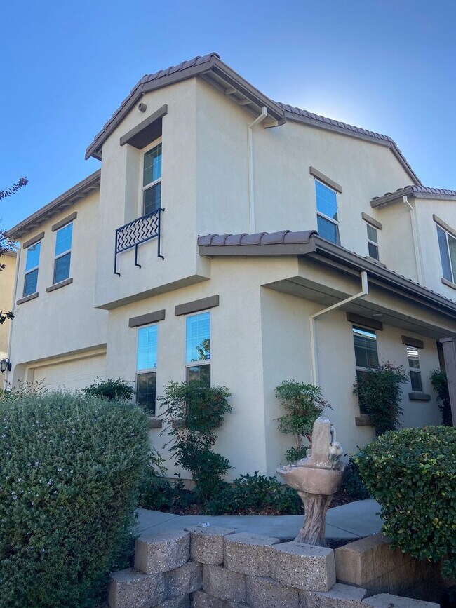 Building Photo - El Dorado Hills Gated Blackstone Community...