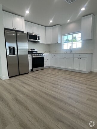 Building Photo - 8142 Redbush Ln