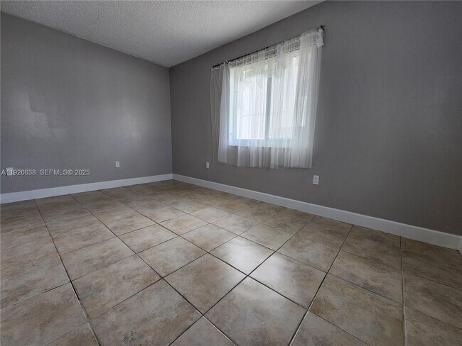 Foto del edificio - 2438 SW 114th Ave