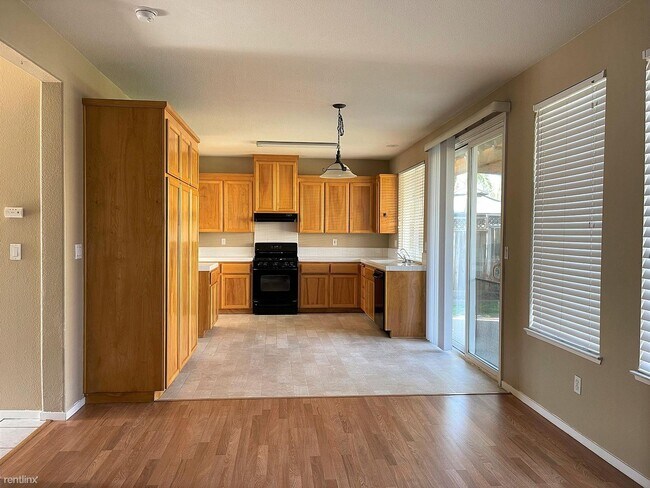 Building Photo - 3 br, 2.5 bath House - 727 Sunlight Dr