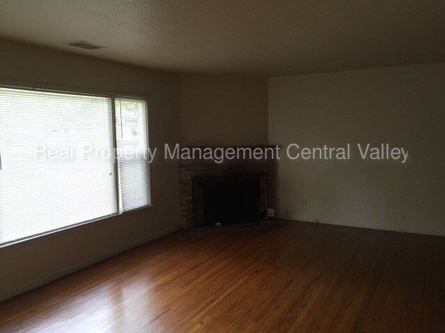 Building Photo - Modesto 3 Bedroom 2 Bathroom