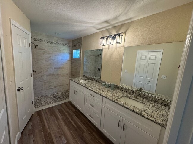 Foto del edificio - Brand New Home for Rent located in a quite setting