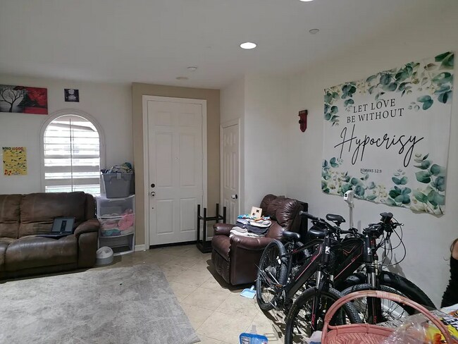 Building Photo - 16 Paseo del Rey