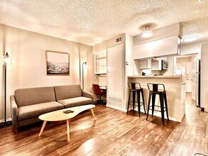 Building Photo - 301 W 29th St