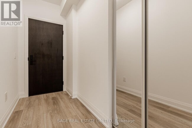 Building Photo - 20 Soudan Ave