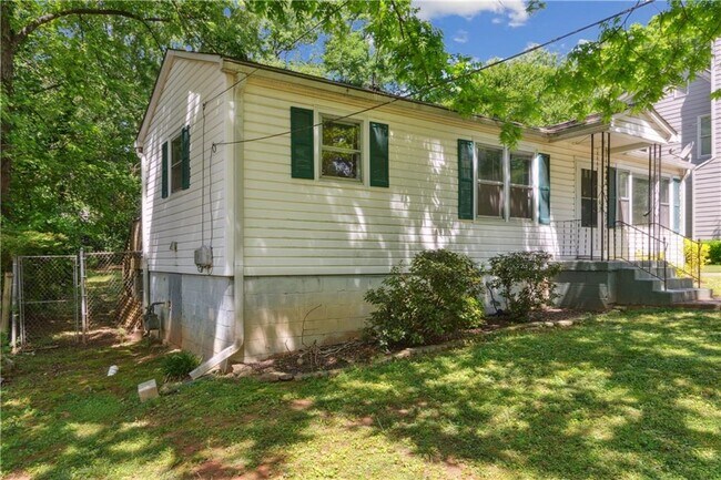 Building Photo - 1682 Bridgeport Dr NE