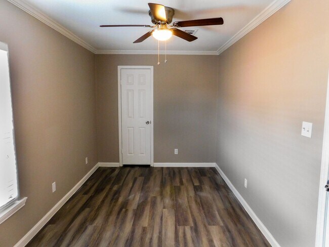 Foto del edificio - Room For Rent