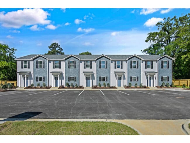 Building Photo - 2860 Little Dr