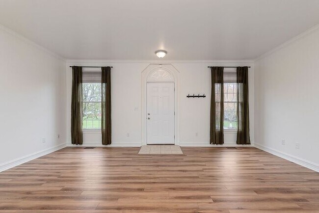 Building Photo - 2 Bedroom Townhome in Sycamore Springs