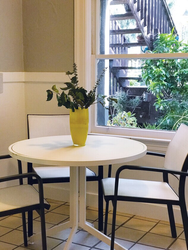 Dining area - 521 30th St