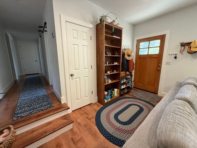 Foto del edificio - Spacious 4 Bed/3 Single Family Home in SW Bend - Large Backyard