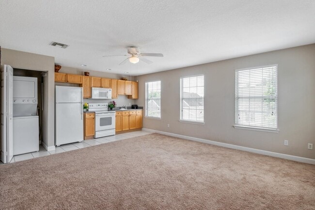 Building Photo - 3253 Stanhope Dr