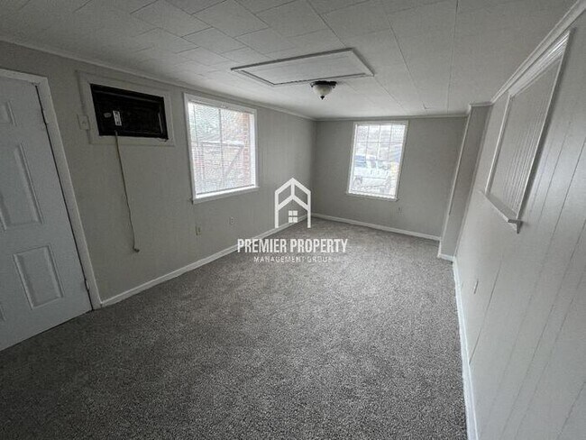 Building Photo - 3253 Starsdale - Available Now!