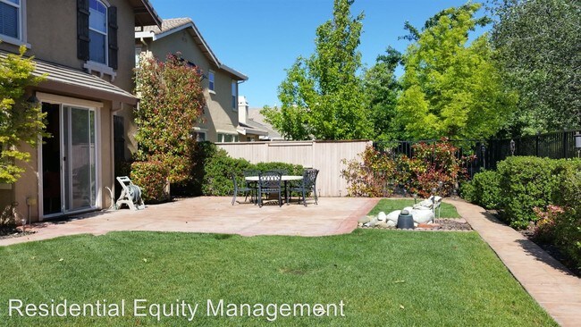 Building Photo - 4 br, 3.5 bath House - 1145 Fergusen Way