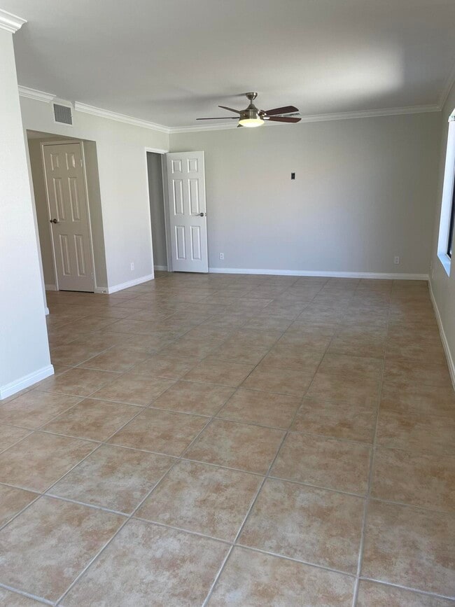 Foto del edificio - 43376 Cook St