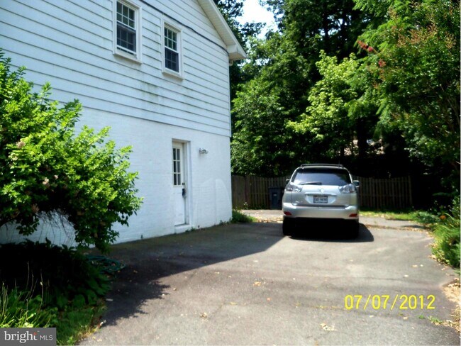 Foto del edificio - 3820 King Arthur Rd
