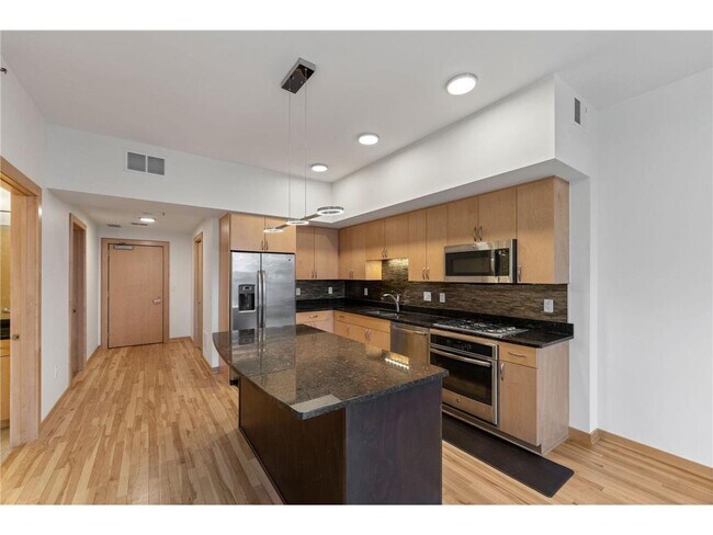 Foto del edificio - 740 Portland Ave