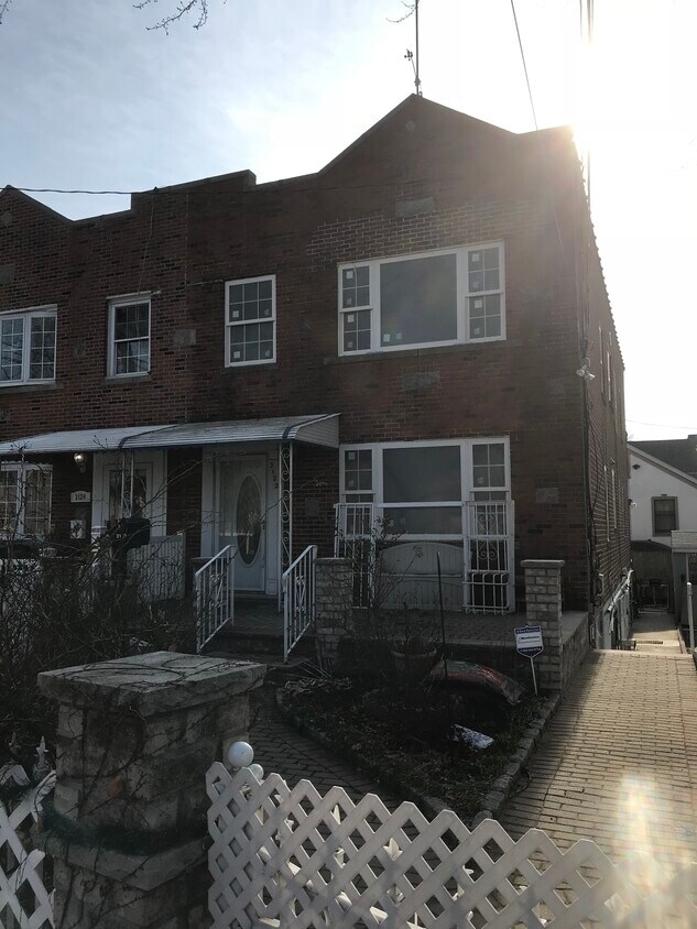 3122 Waterbury Ave, Bronx, NY 10465 Apartments in Bronx, NY