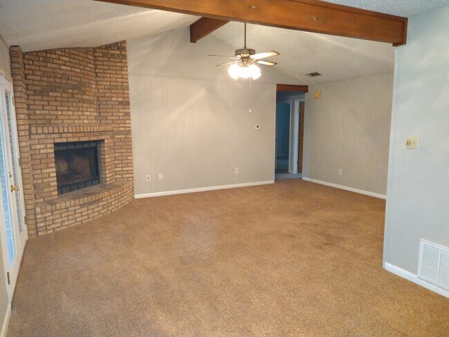 Building Photo - 2206 Angus St