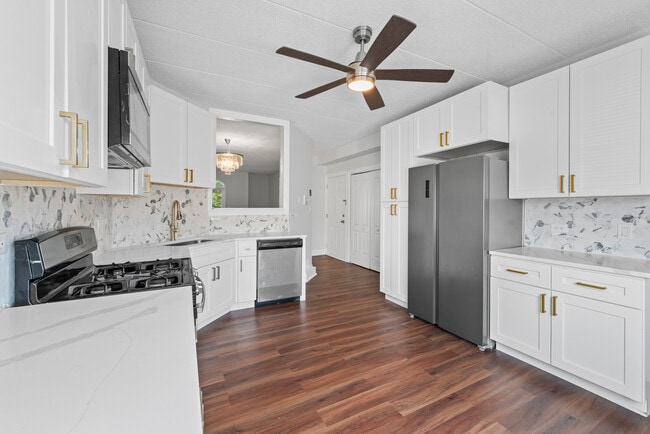 Building Photo - 9431 S 79th Ave