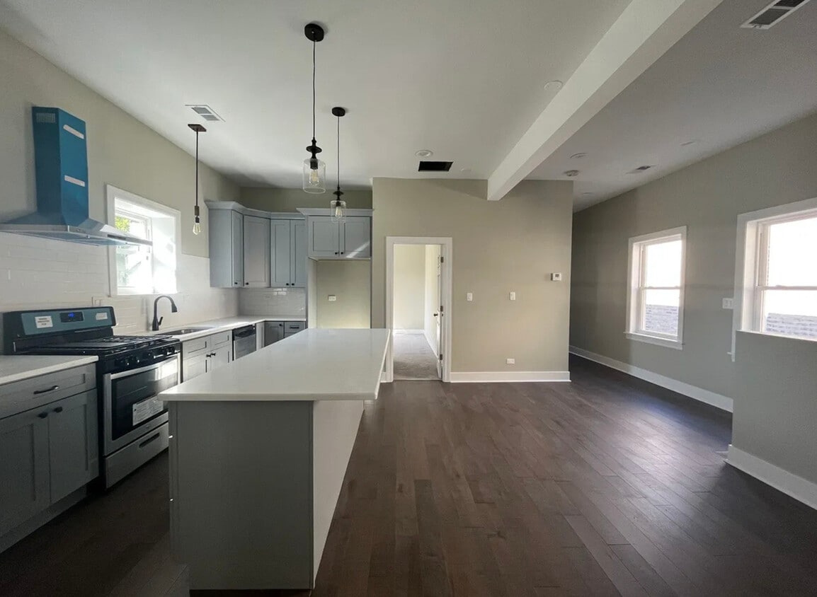 Building Photo - 6448 S St Lawrence Ave