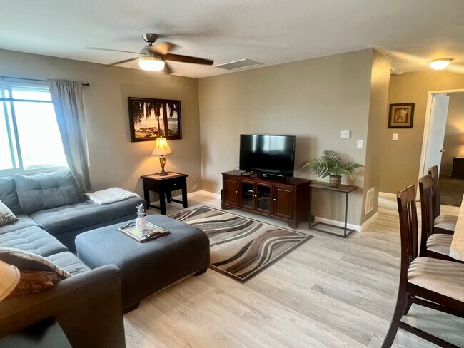 Foto del edificio - 4644 Larkspur St