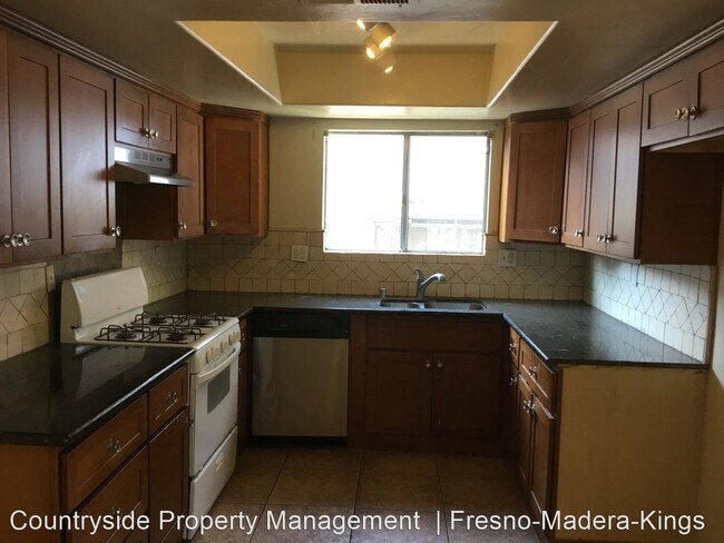 Building Photo - 3 br, 2 bath House - 5269 E. Washington Av...