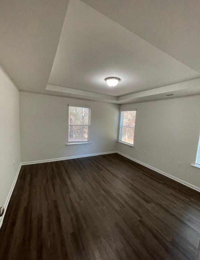 Foto del edificio - Spacious 3BR Townhome with Main-Level Primary Suite