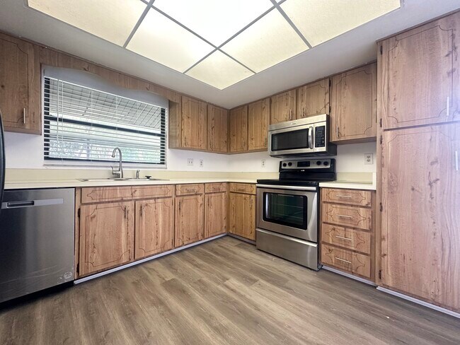 Photo - 107 Maplewood Dr House