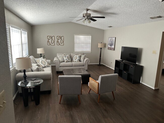 Foto del edificio - 4511 Fairgate Dr