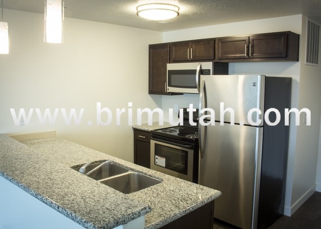 Building Photo - 3225 S 900 E