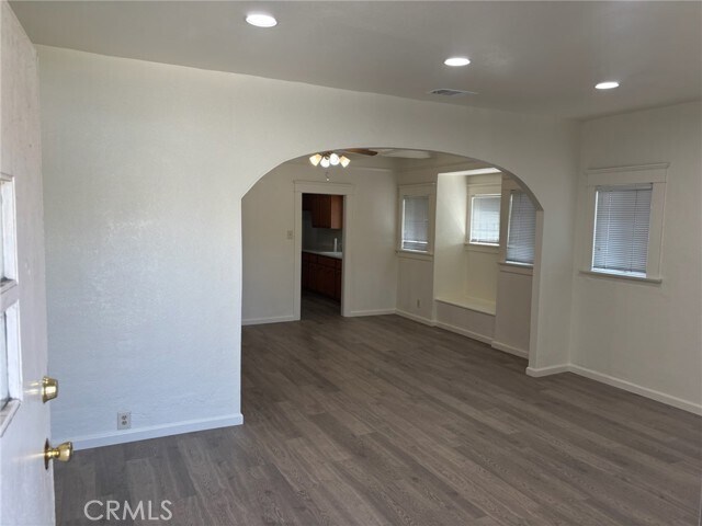 Building Photo - 820 W 55th St