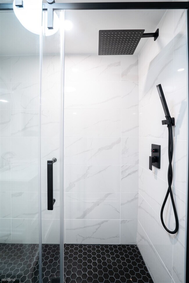 Foto del edificio - Studio, 1 bath Townhome - 619 Florida Aven...