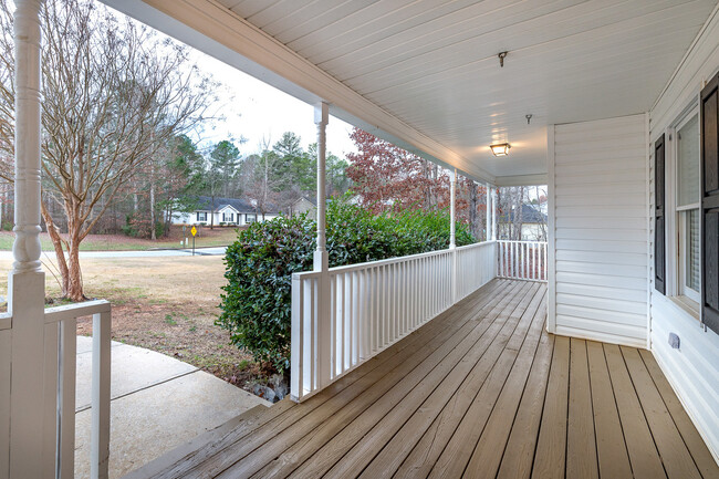 Building Photo - Charming 3-Bedroom Ranch Home with Deck an...