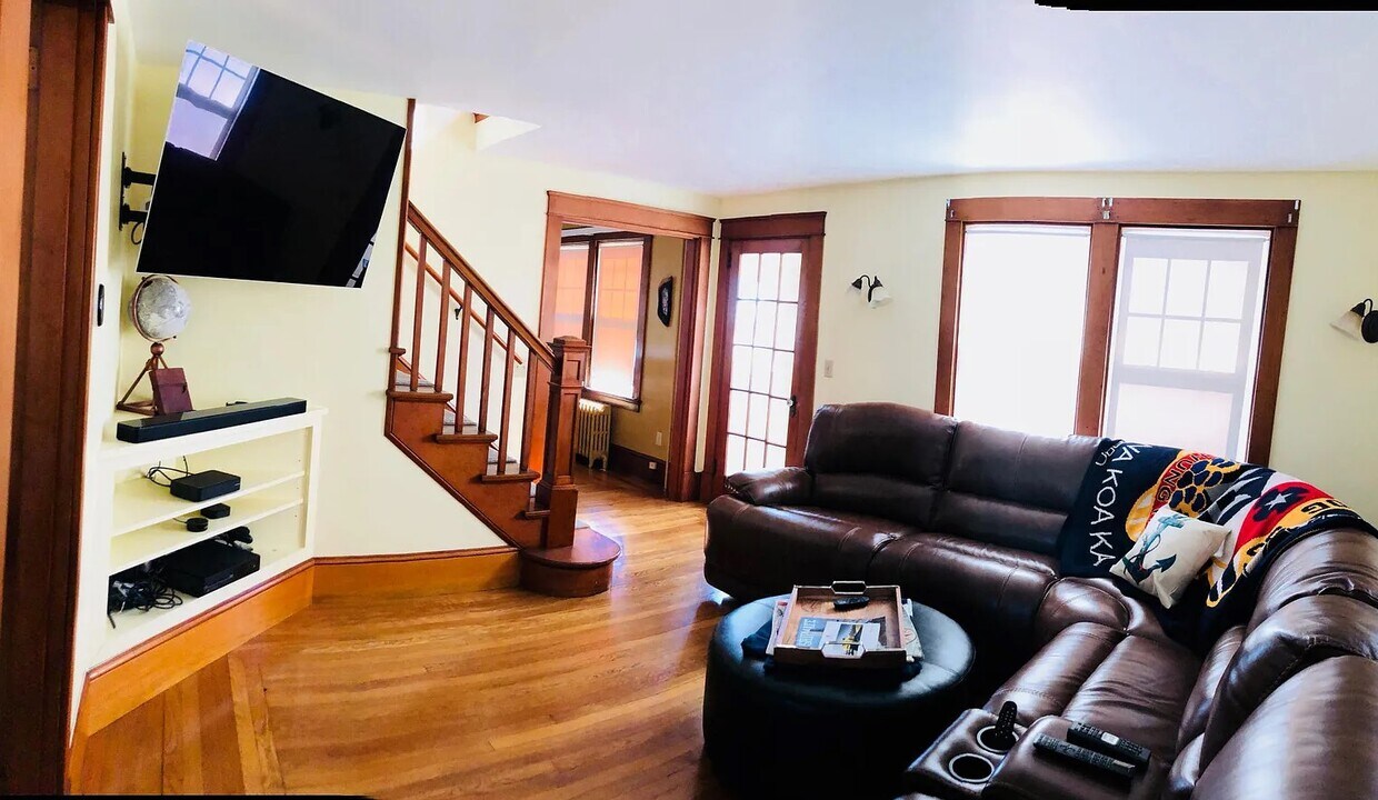 661 Aquidneck Ave, Middletown, RI 02842 House Rental in Middletown