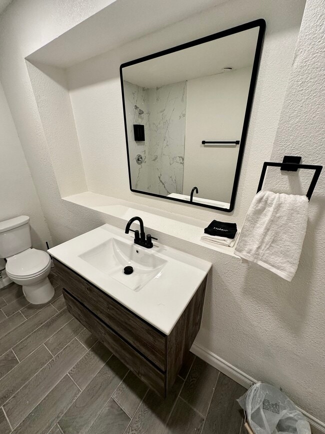 Building Photo - 3030 Plaza St